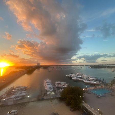Panoramic Luxurious Waterfront One Bedroom Apartment With Miami Skyline View Free Parking 5Min Drive To Miami Beach Zewnętrze zdjęcie