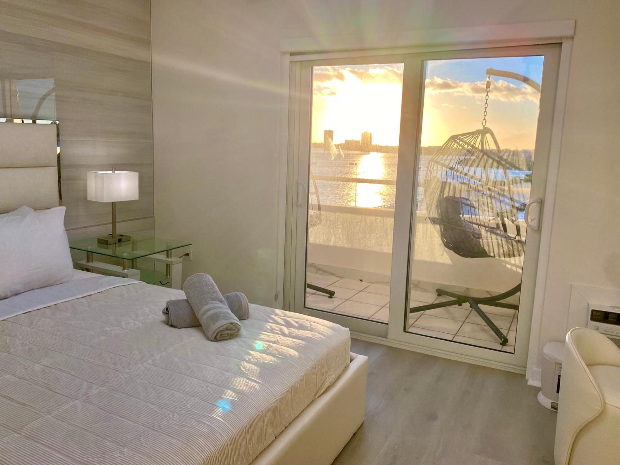 Panoramic Luxurious Waterfront One Bedroom Apartment With Miami Skyline View Free Parking 5Min Drive To Miami Beach Zewnętrze zdjęcie
