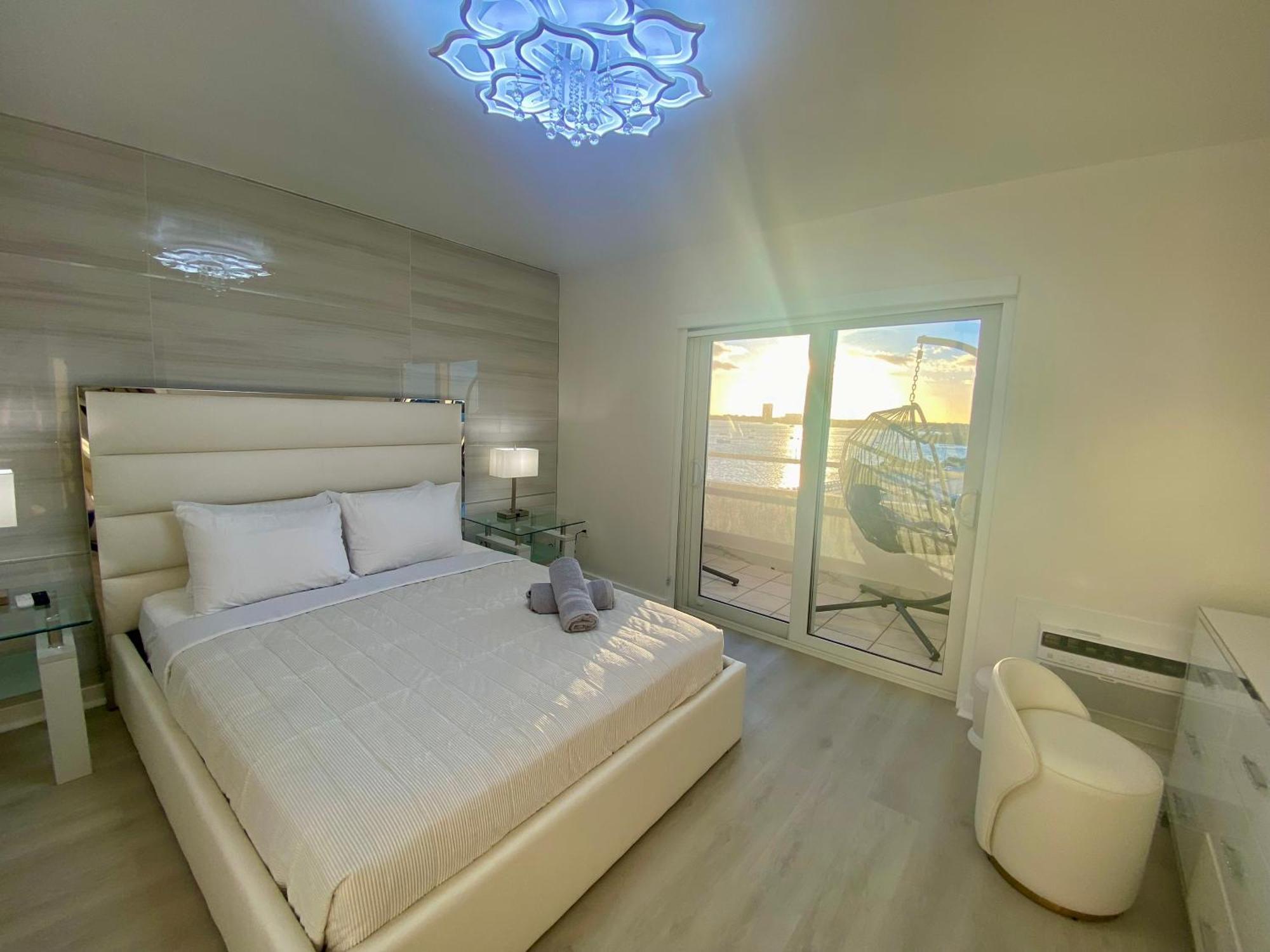 Panoramic Luxurious Waterfront One Bedroom Apartment With Miami Skyline View Free Parking 5Min Drive To Miami Beach Zewnętrze zdjęcie