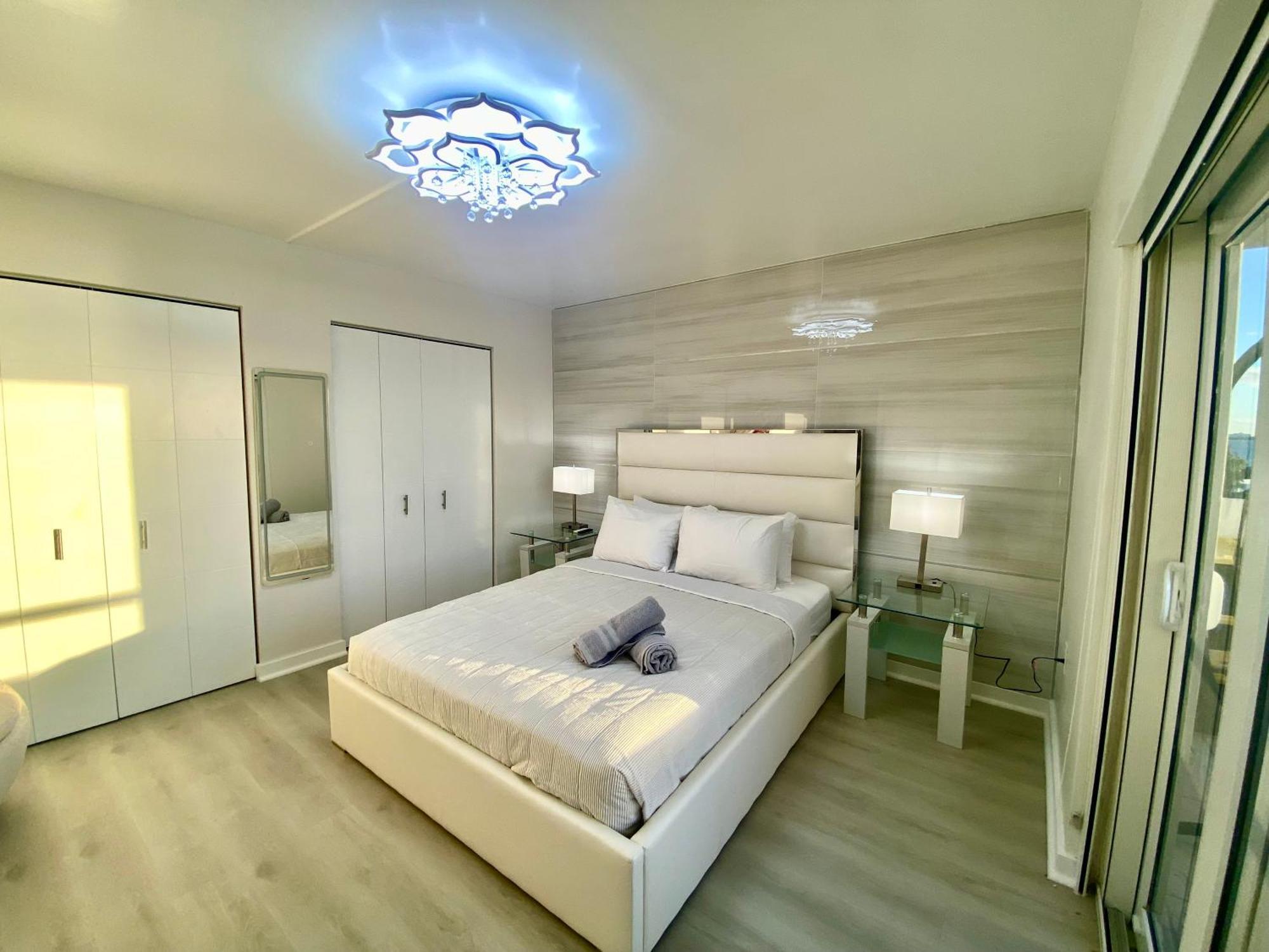 Panoramic Luxurious Waterfront One Bedroom Apartment With Miami Skyline View Free Parking 5Min Drive To Miami Beach Zewnętrze zdjęcie
