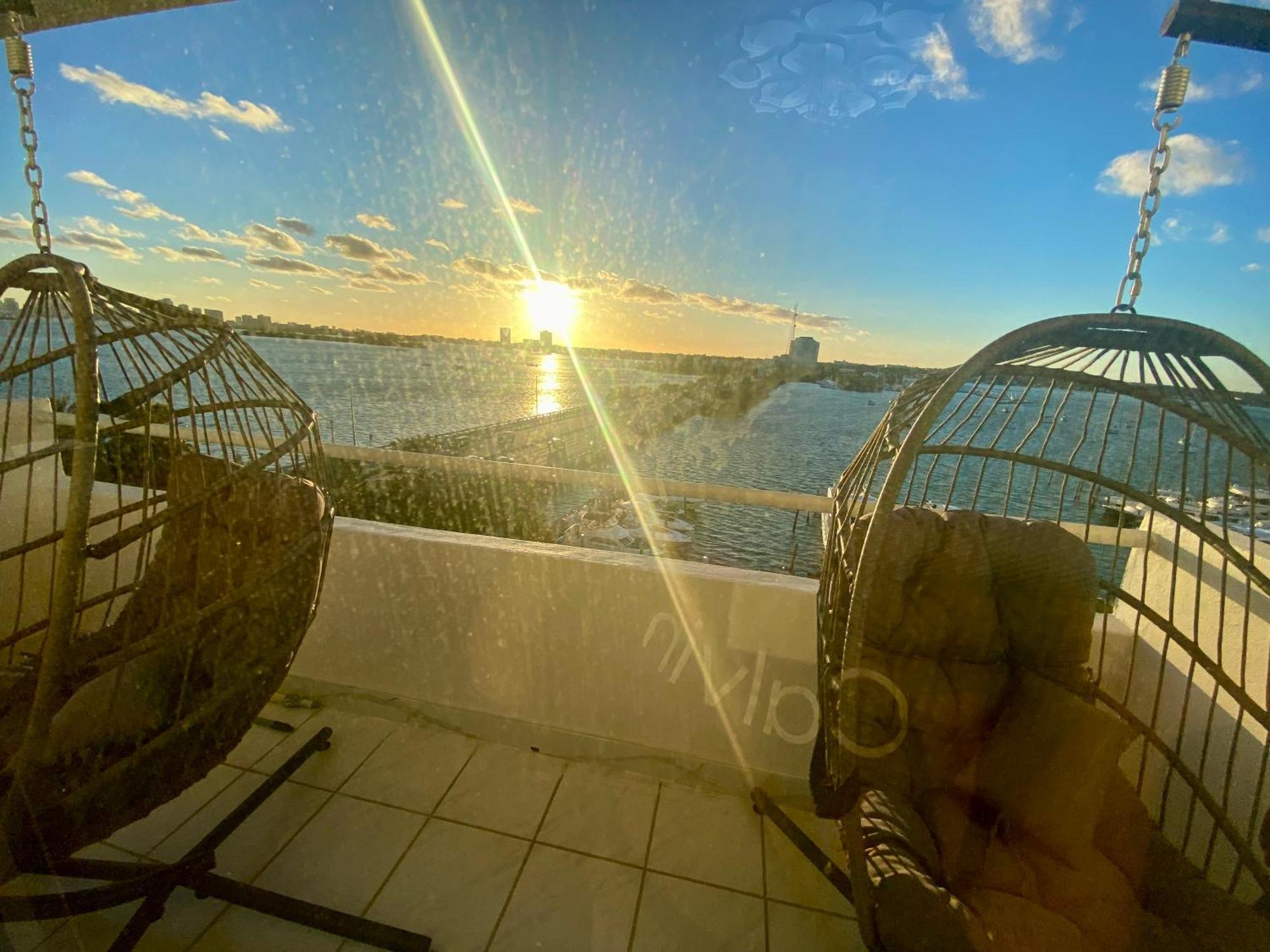 Panoramic Luxurious Waterfront One Bedroom Apartment With Miami Skyline View Free Parking 5Min Drive To Miami Beach Zewnętrze zdjęcie