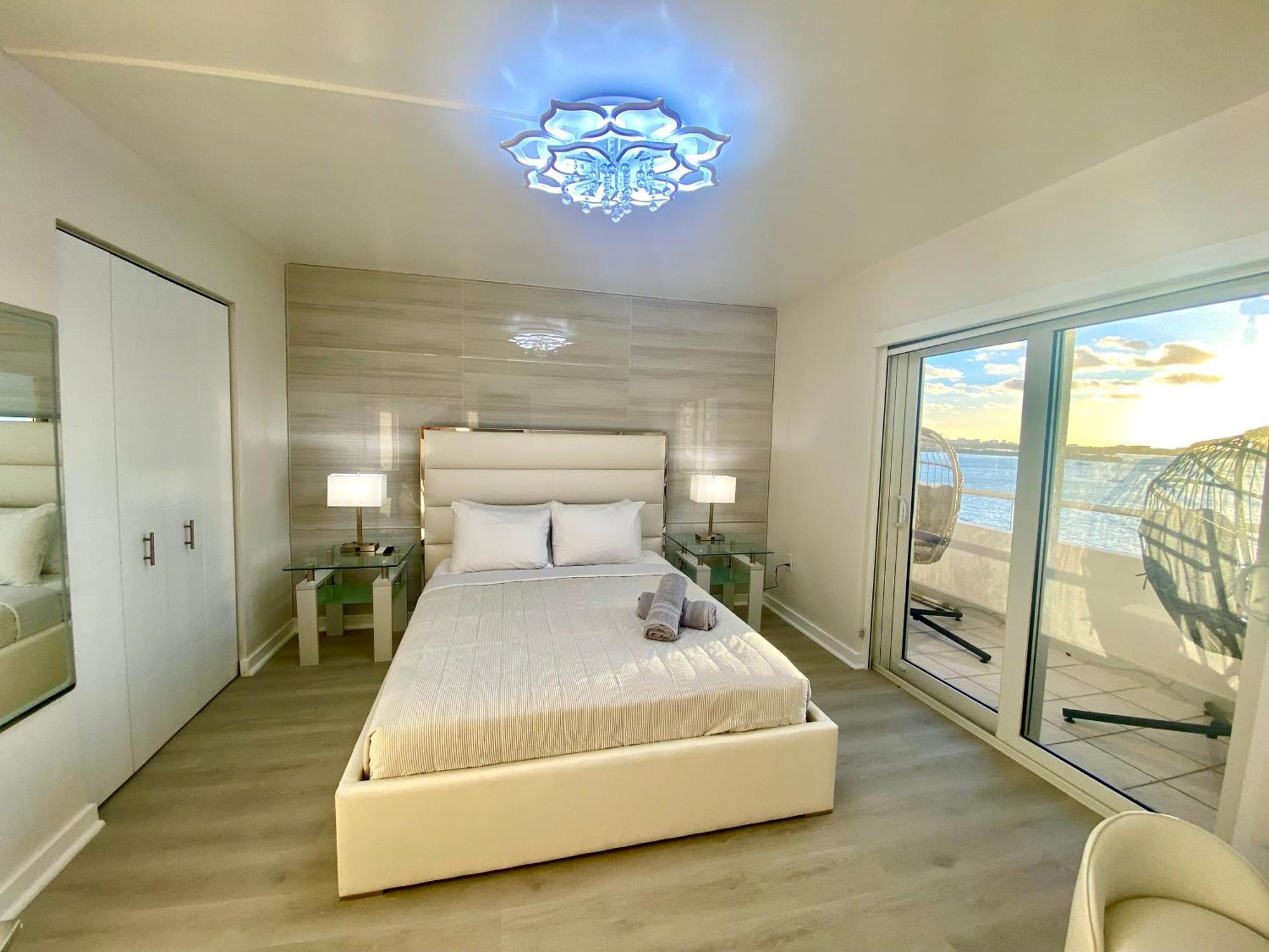 Panoramic Luxurious Waterfront One Bedroom Apartment With Miami Skyline View Free Parking 5Min Drive To Miami Beach Zewnętrze zdjęcie